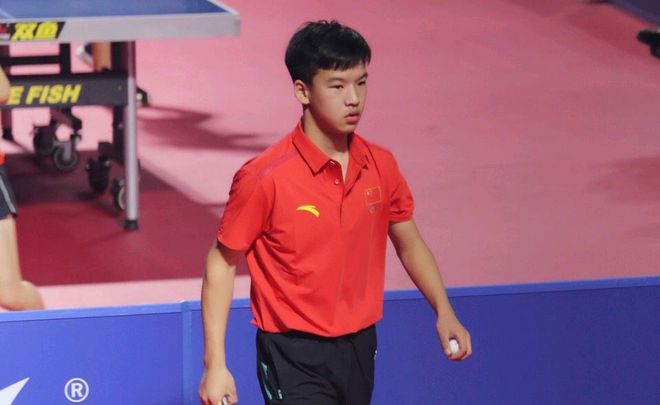 却悄然拱手 却悄然拱手